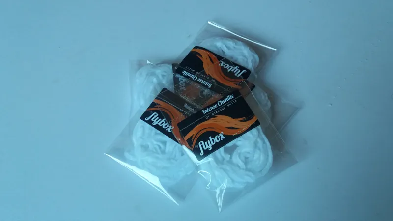 Flybox Intense Chenille in UV Diamond White-2